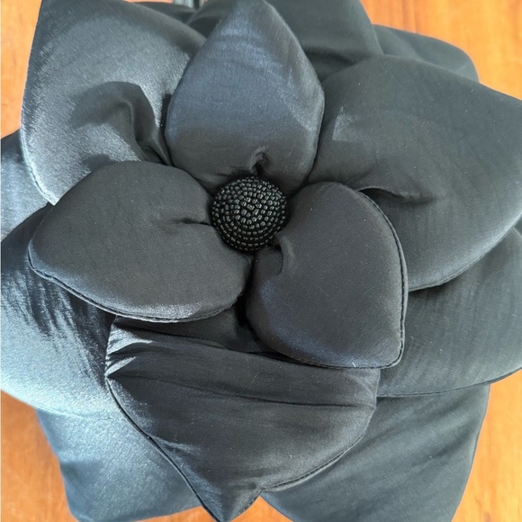 Mad by Design Flower Clutch/Wristlet - Picture 10 of 11